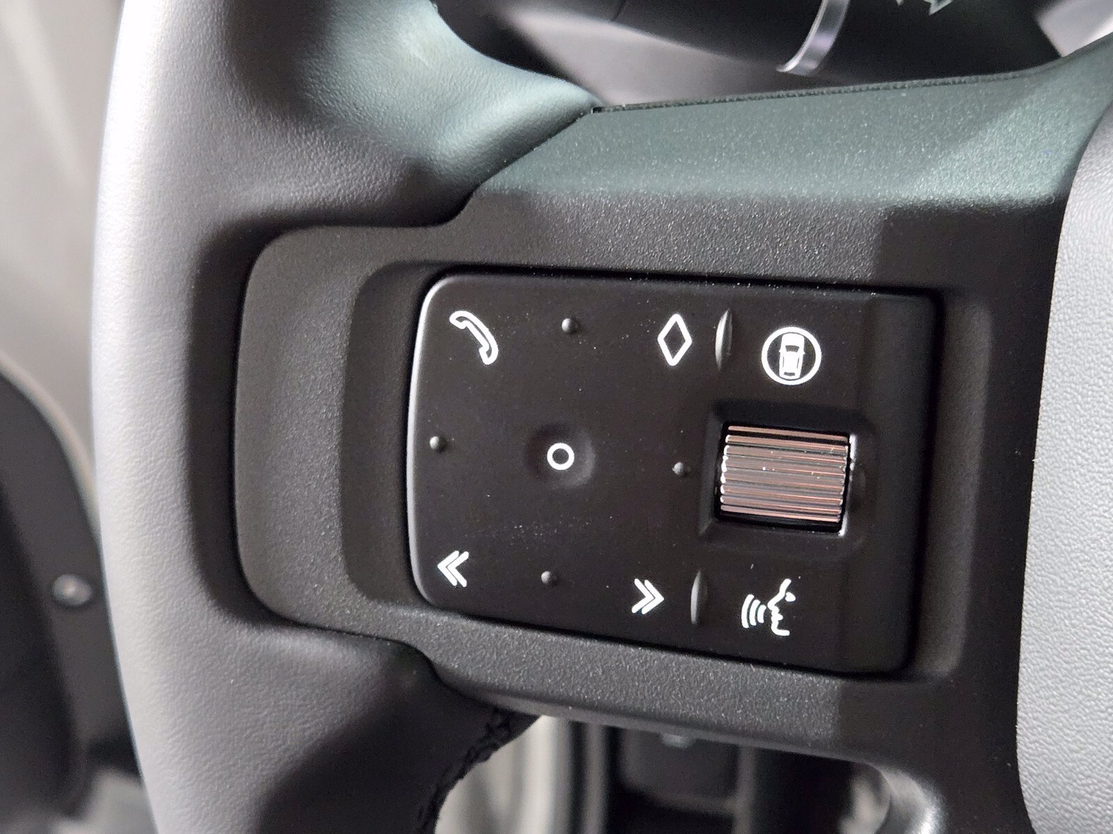 New 2026 Land Rover Defender 130 X-Dynamic SE AWD/4WD image 27