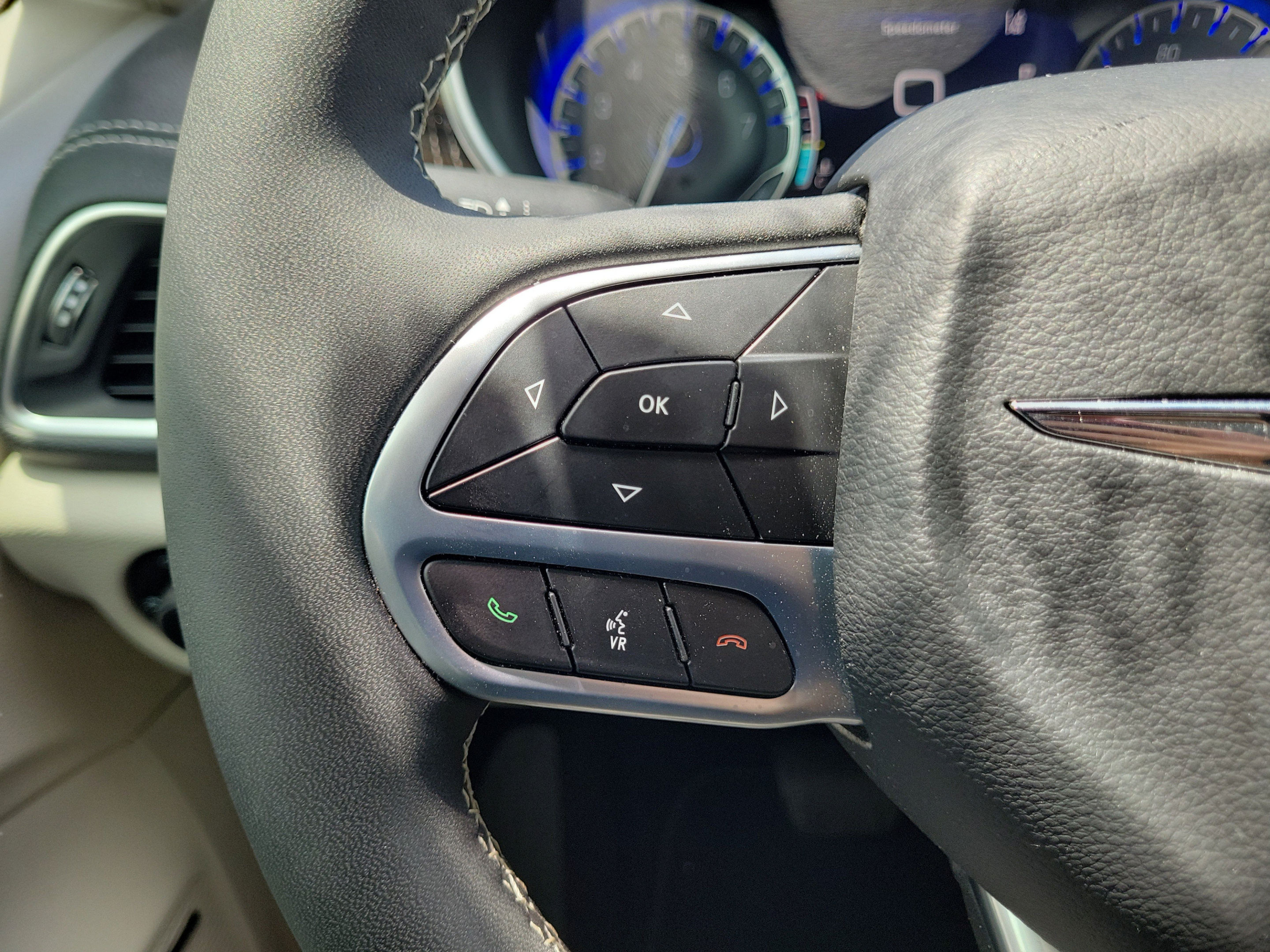 Used 2023 Chrysler Pacifica Limited w/ Uconnect Theater Family Group AWD/4WD image 30