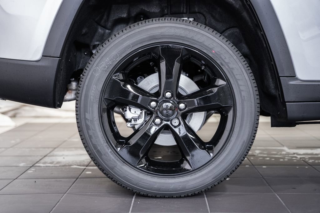 New 2025 Jeep Grand Cherokee Altitude image 16