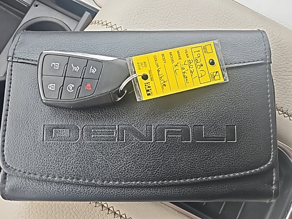 Used 2021 GMC Yukon XL Denali w/ Denali Premium Package image 28