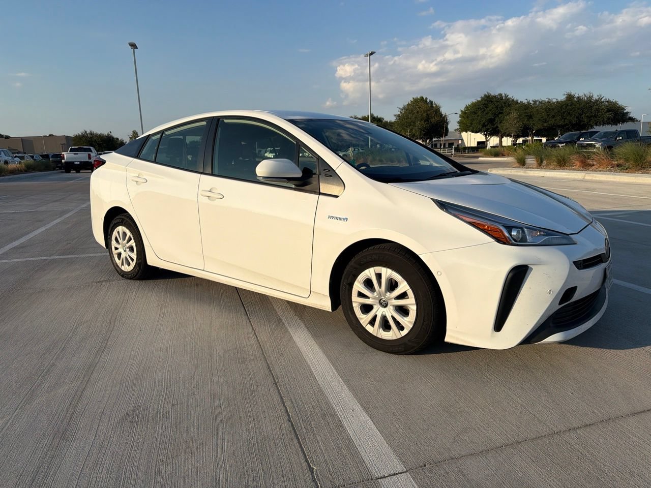 Used 2022 Toyota Prius LE FWD image 4