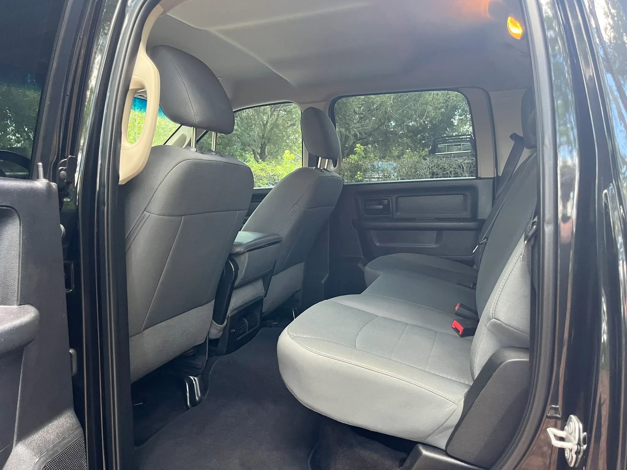 Used 2018 RAM 2500 Tradesman w/ Chrome Appearance Group AWD/4WD image 14