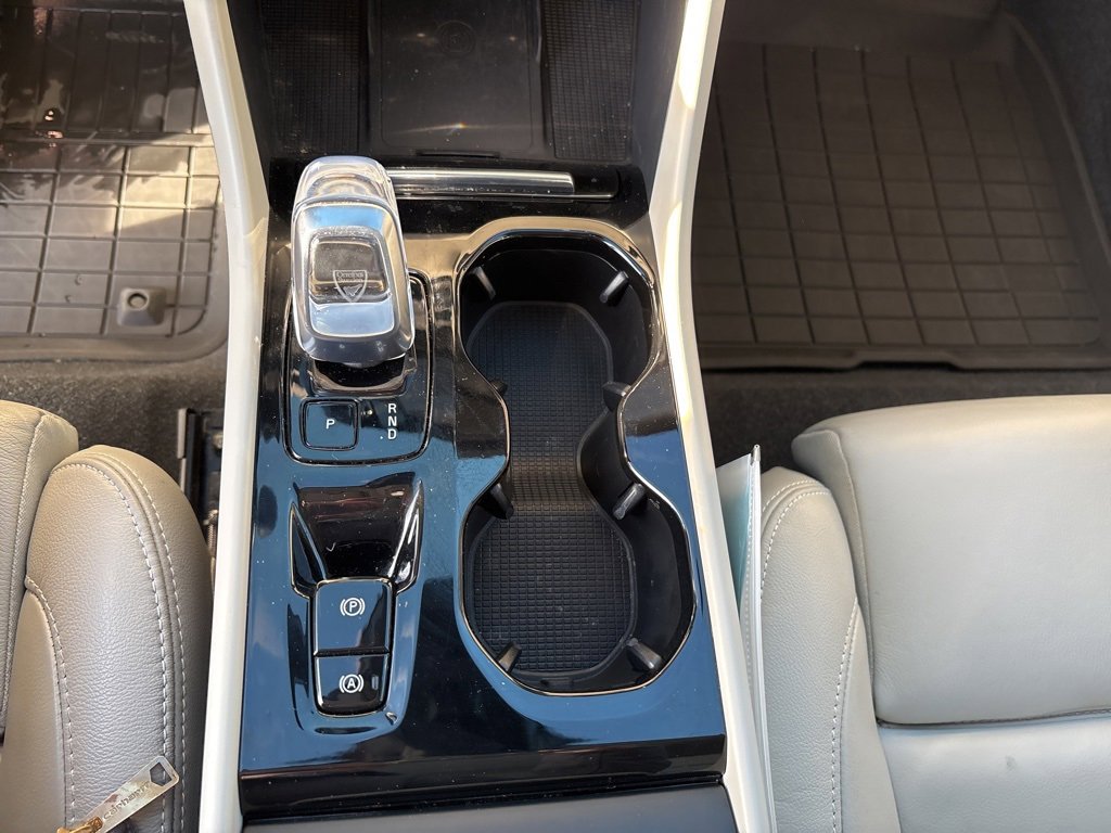 Certified 2023 Volvo XC40 B5 Plus w/ Protection Package Premier image 24