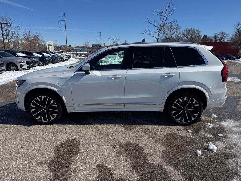 Certified 2025 Volvo XC90 T8 Plus image 2