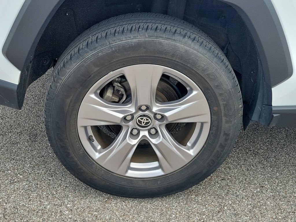 Used 2025 Toyota RAV4 XLE FWD image 11