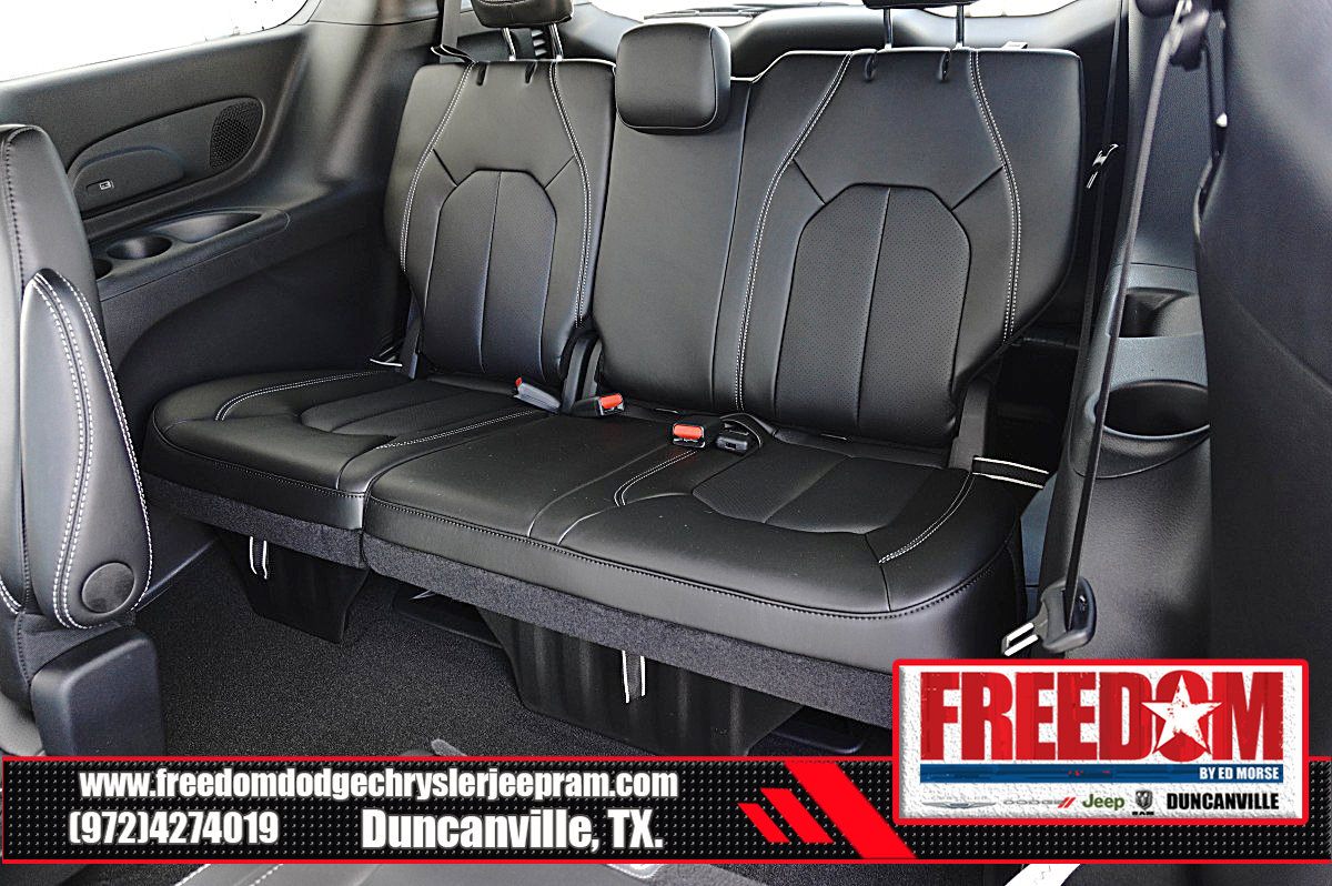 New 2027 Chrysler Pacifica Select w/ Family Tech Group FWD image 15