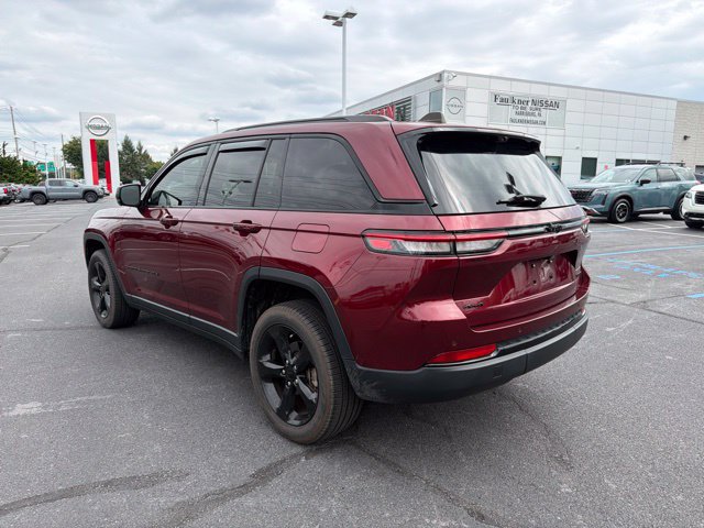 Used 2023 Jeep Grand Cherokee Limited w/ Luxury Tech Group II AWD/4WD image 5
