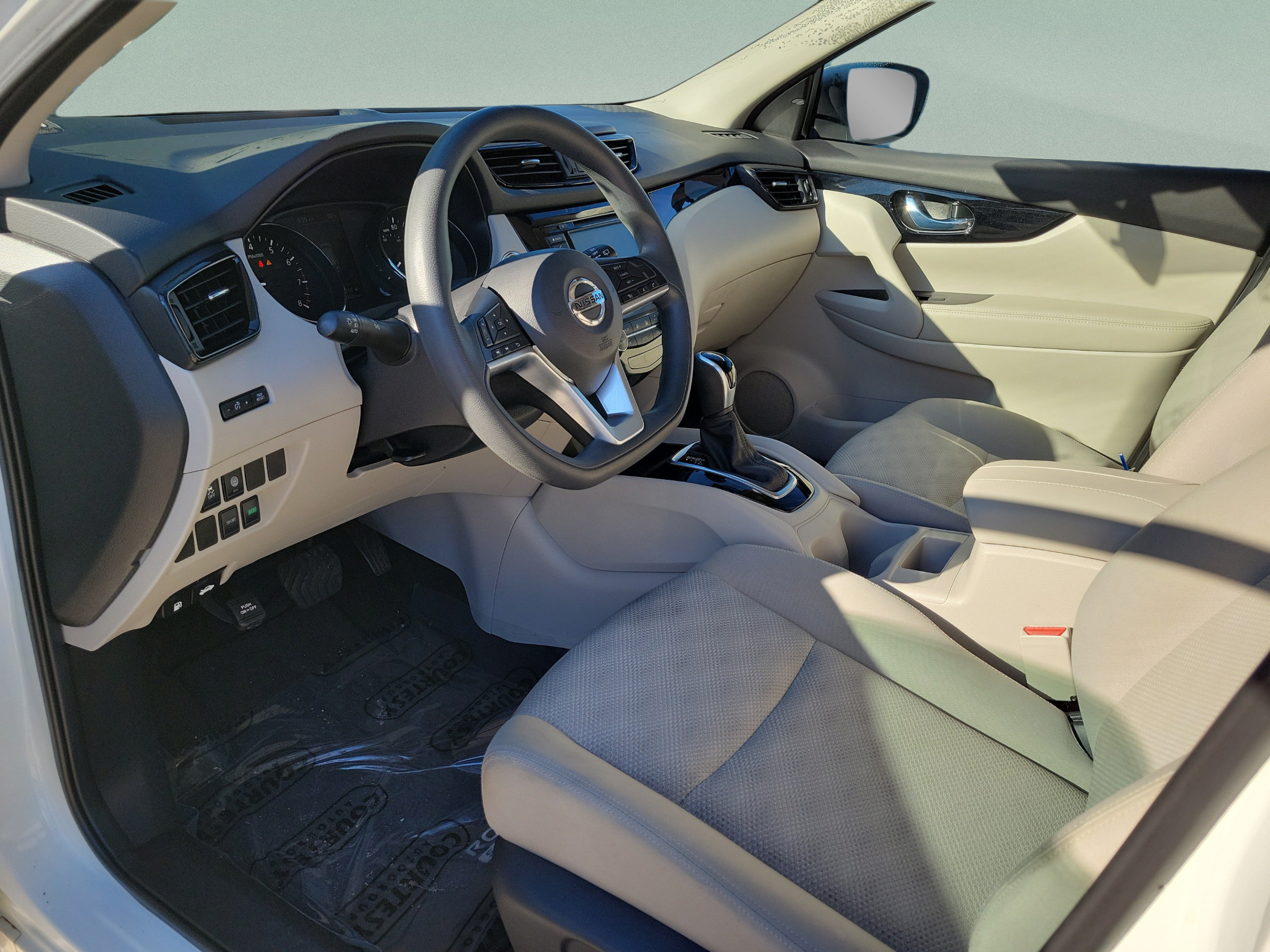 Used 2020 Nissan Rogue Sport SV FWD image 15