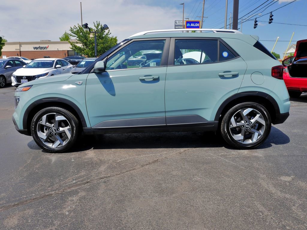 Used 2025 Hyundai Venue SEL FWD image 8