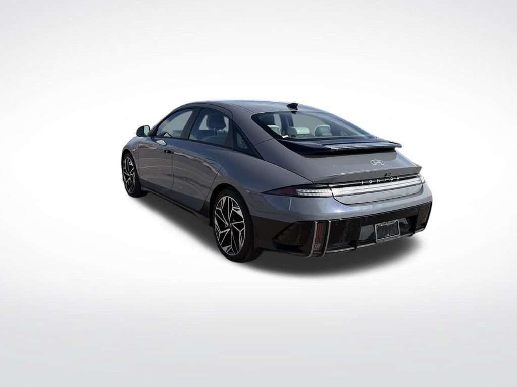 Used 2023 Hyundai Ioniq 6 SEL AWD/4WD image 3