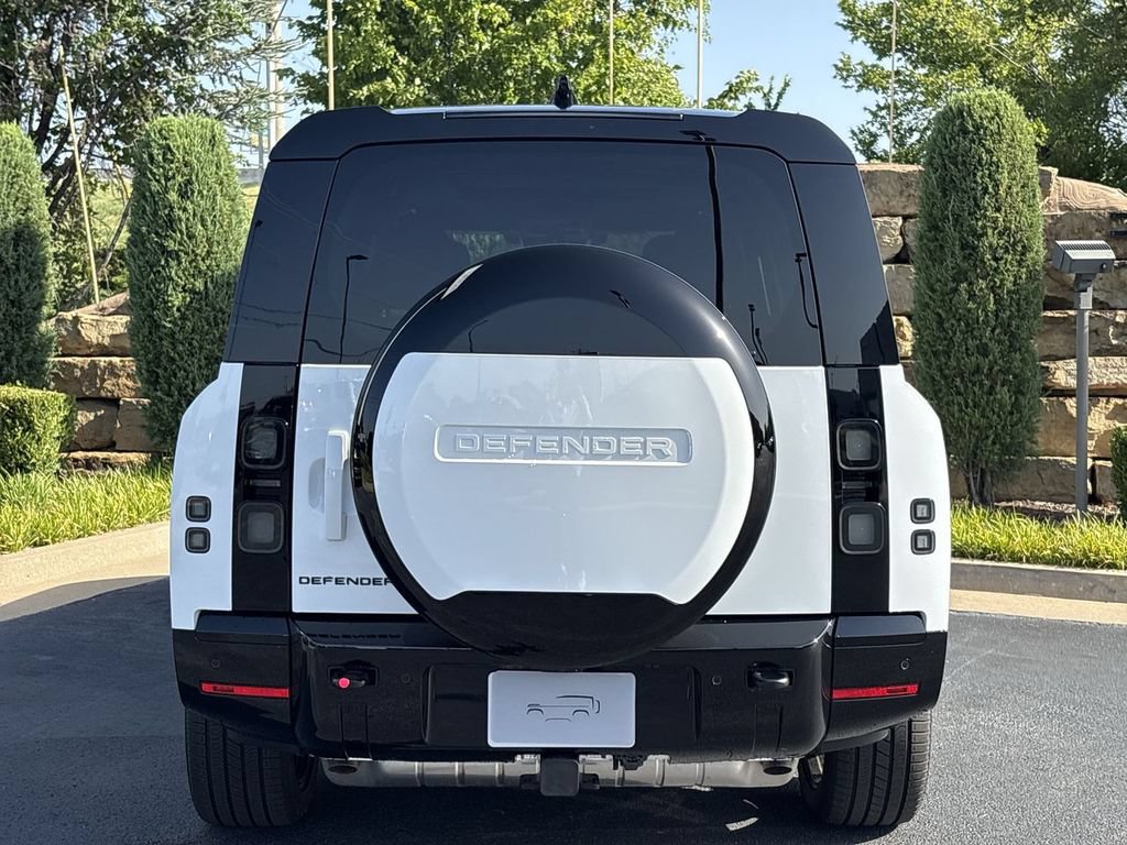 New 2026 Land Rover Defender 130 X-Dynamic SE AWD/4WD image 4