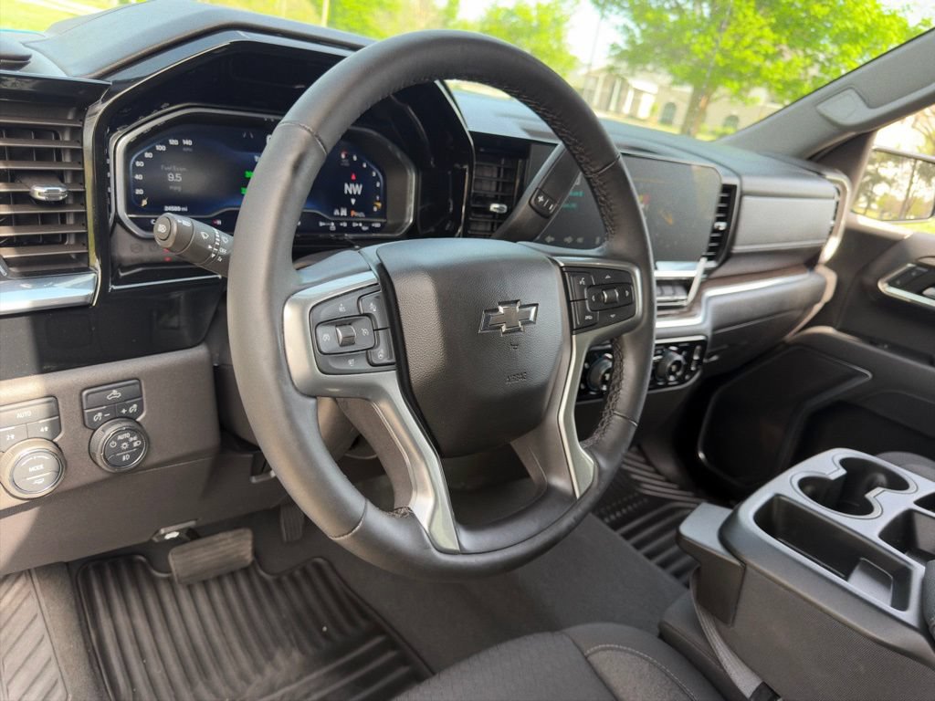 Used 2025 Chevrolet Silverado 1500 RST AWD/4WD image 15