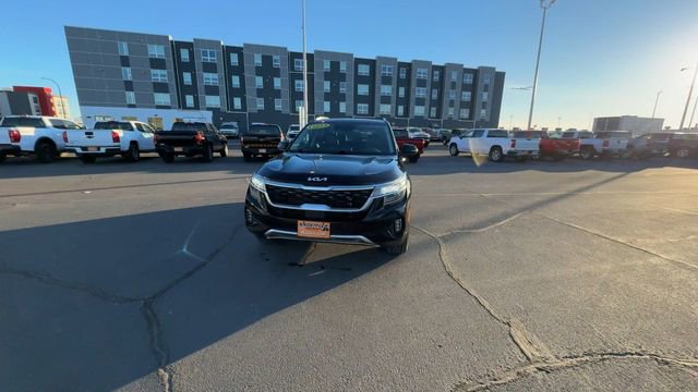 Used 2022 Kia Seltos SX w/ Sunroof Package image 3