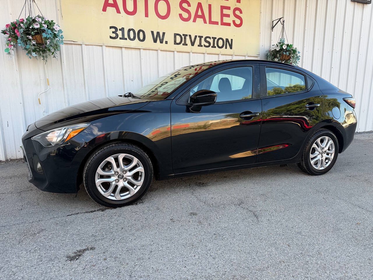 Used 2016 Scion iA FWD image 9
