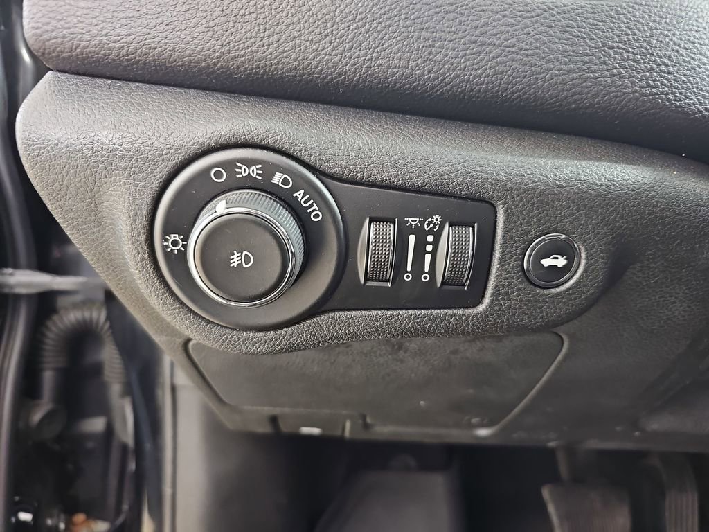 Used 2015 Chrysler 200 S w/ Navigation & Sound Group I image 30