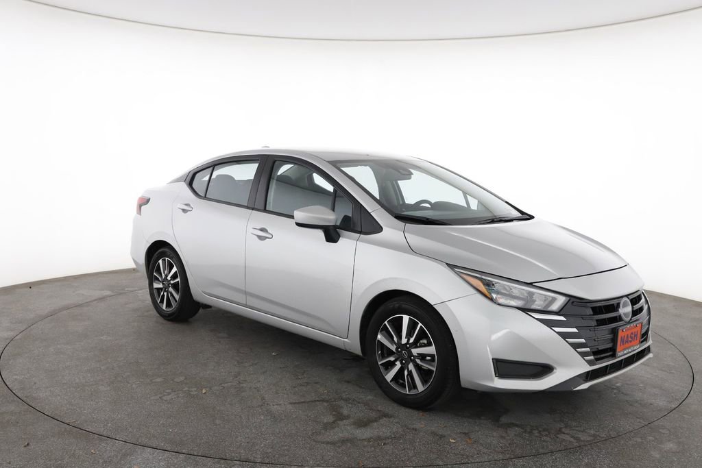 Used 2025 Nissan Versa SV image 2