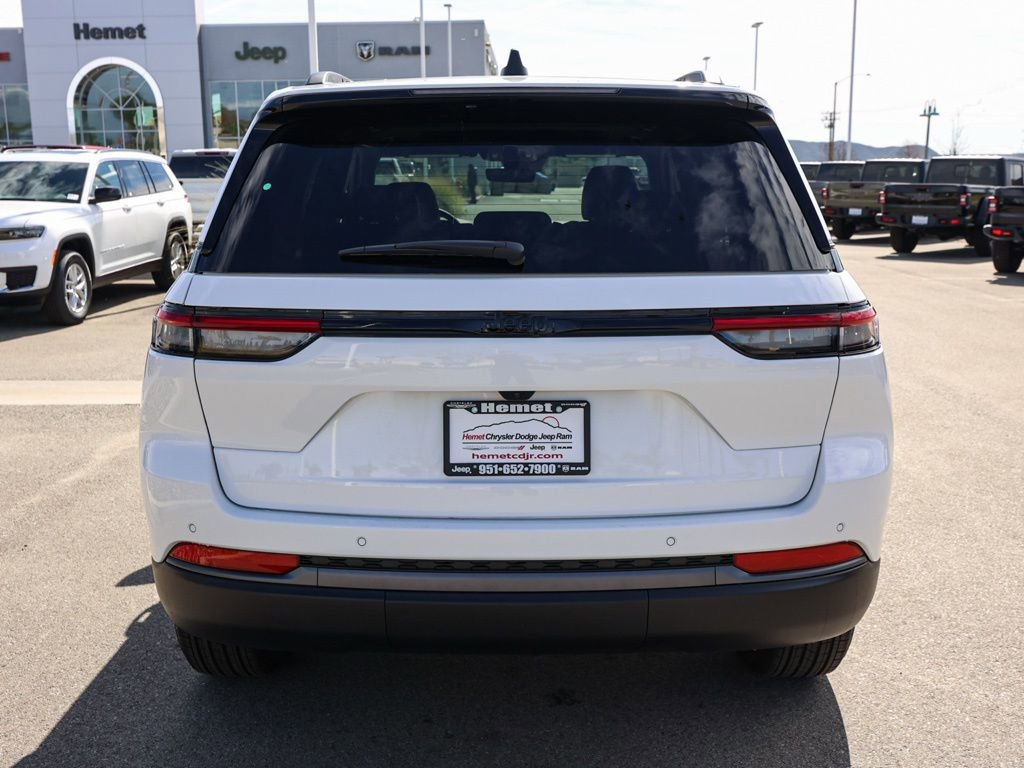 Used 2026 Jeep Grand Cherokee Altitude image 5