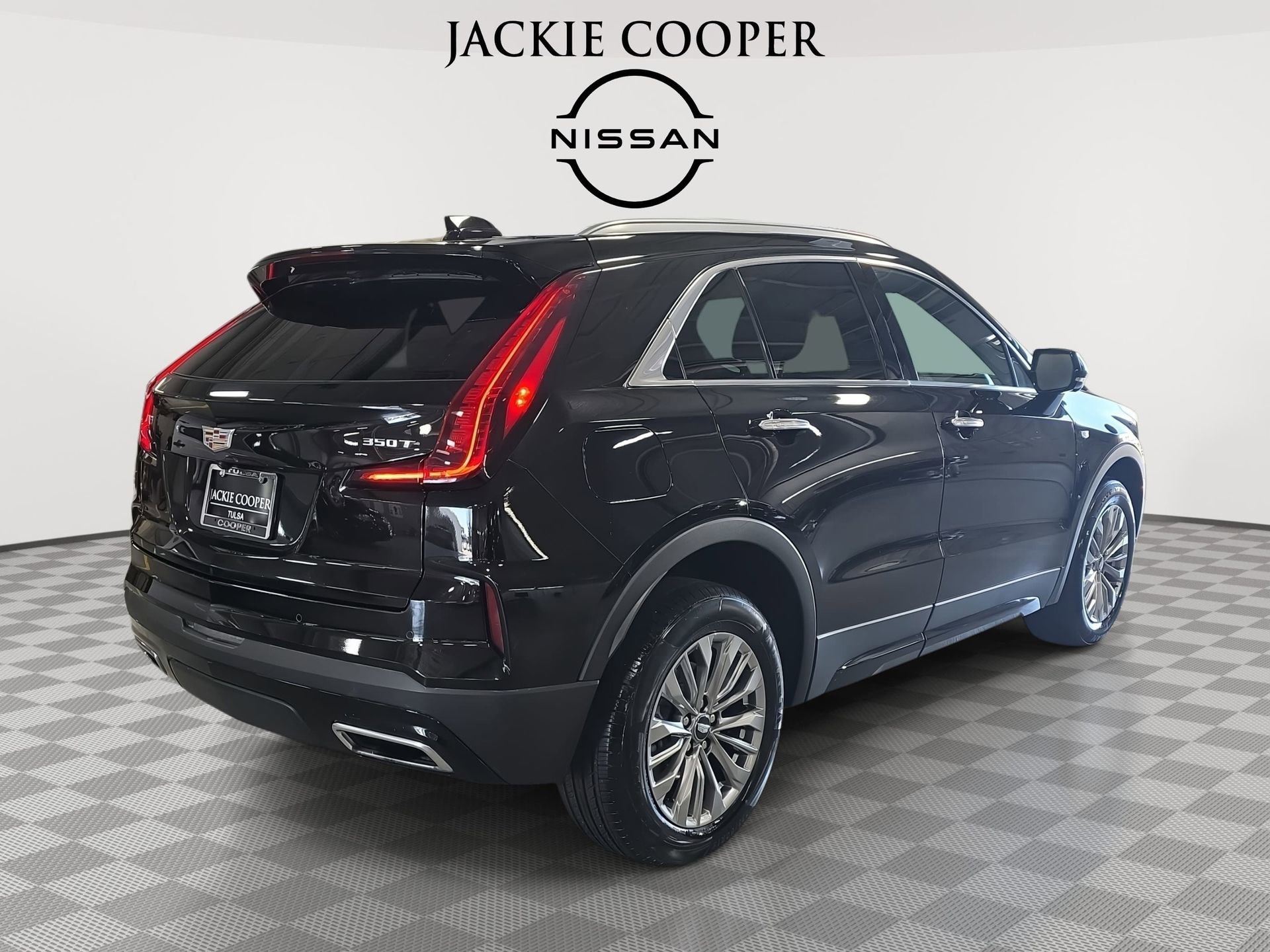 Used 2025 Cadillac XT4 Premium Luxury FWD image 5