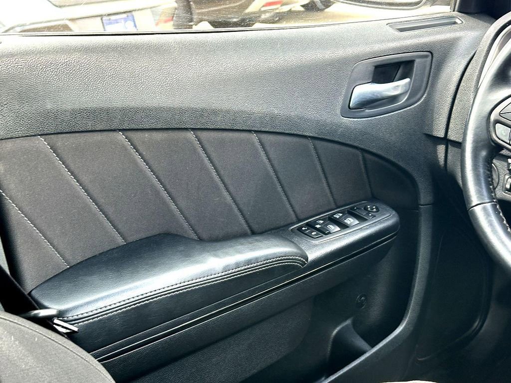 Used 2022 Dodge Charger SXT w/ Blacktop Package image 26