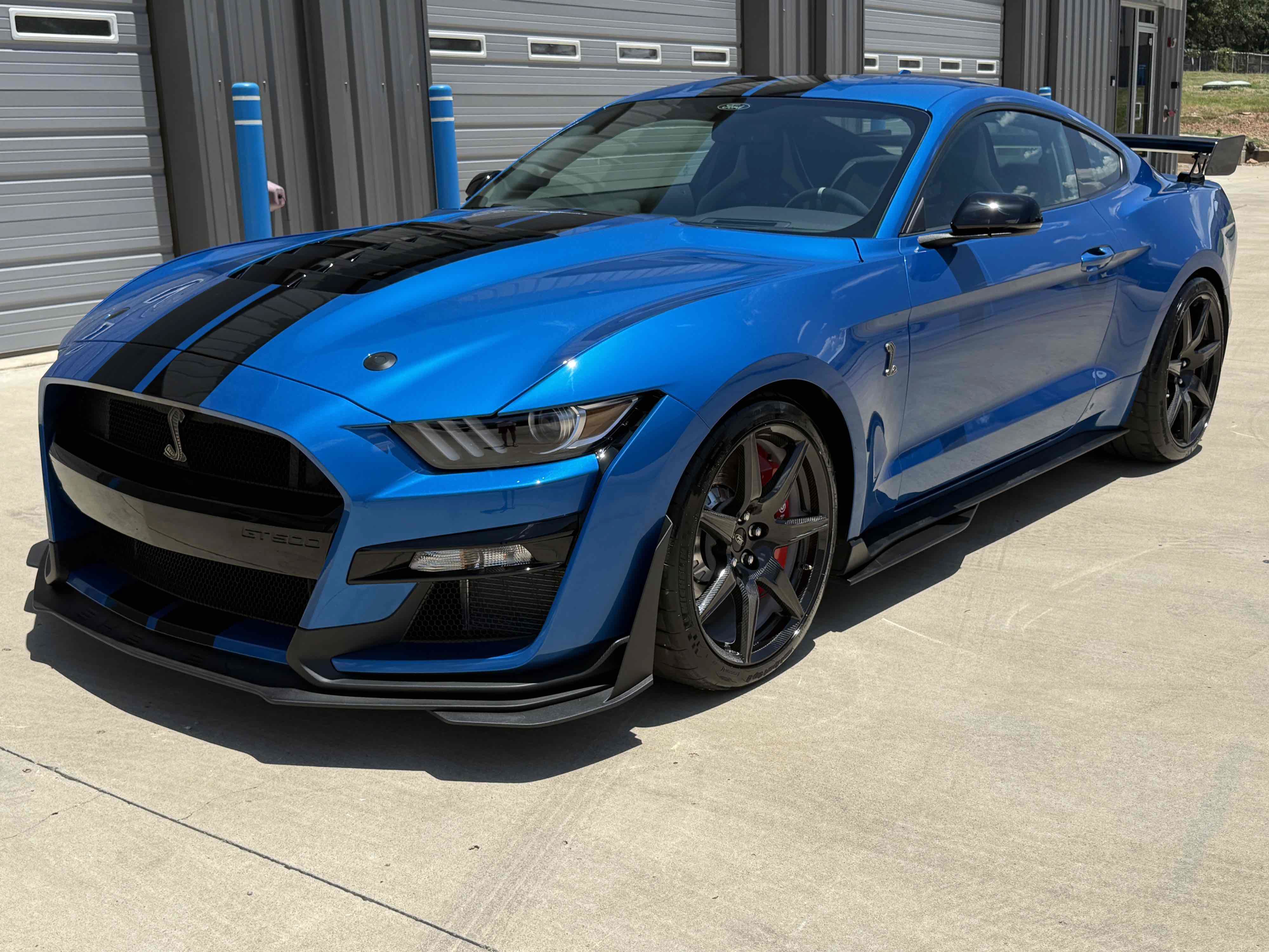Used 2021 Ford Mustang Shelby GT500 w/ Carbon Fiber Track Pack RWD image 2