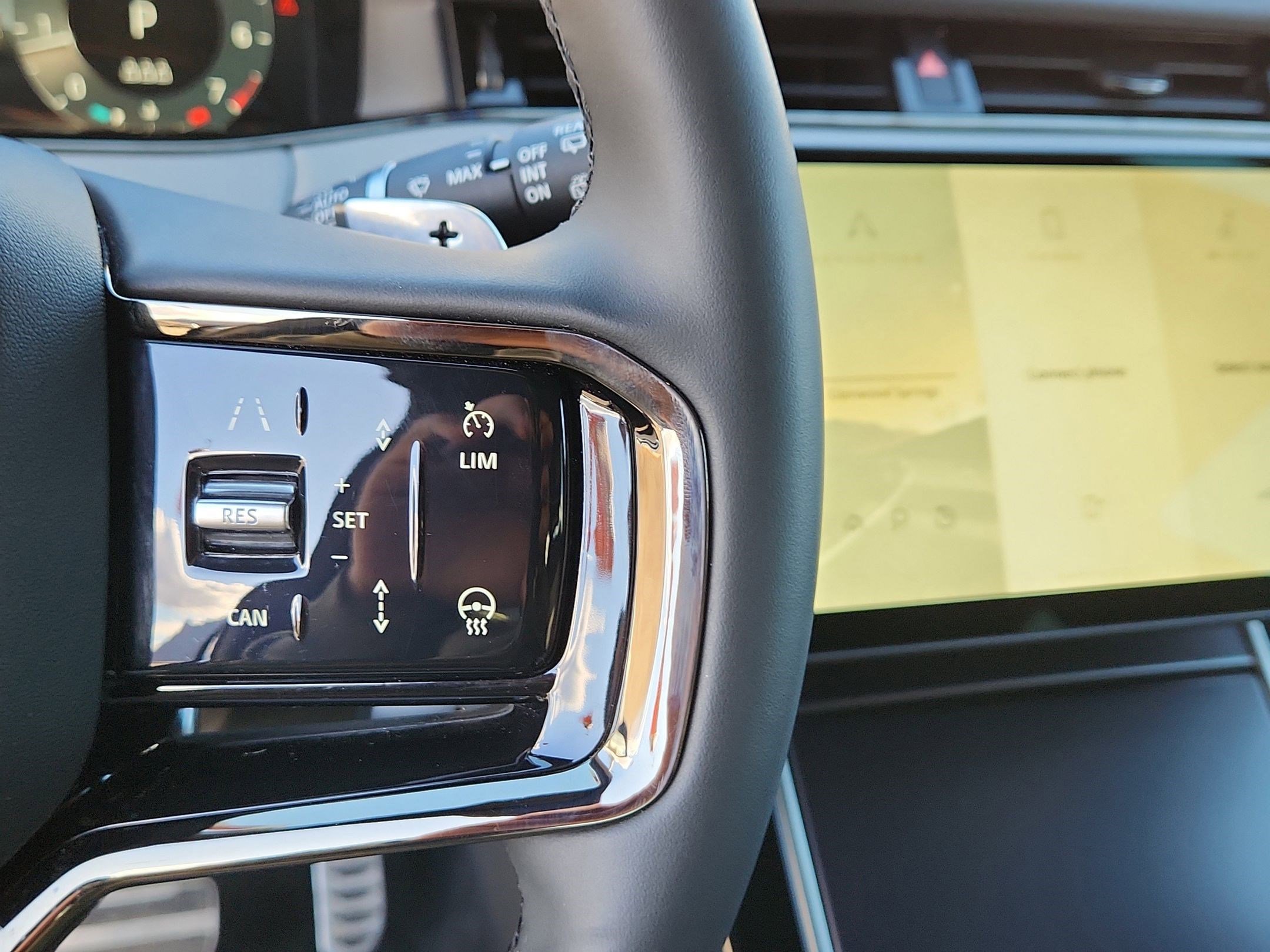 Used 2026 Land Rover Range Rover Evoque Dynamic SE image 16