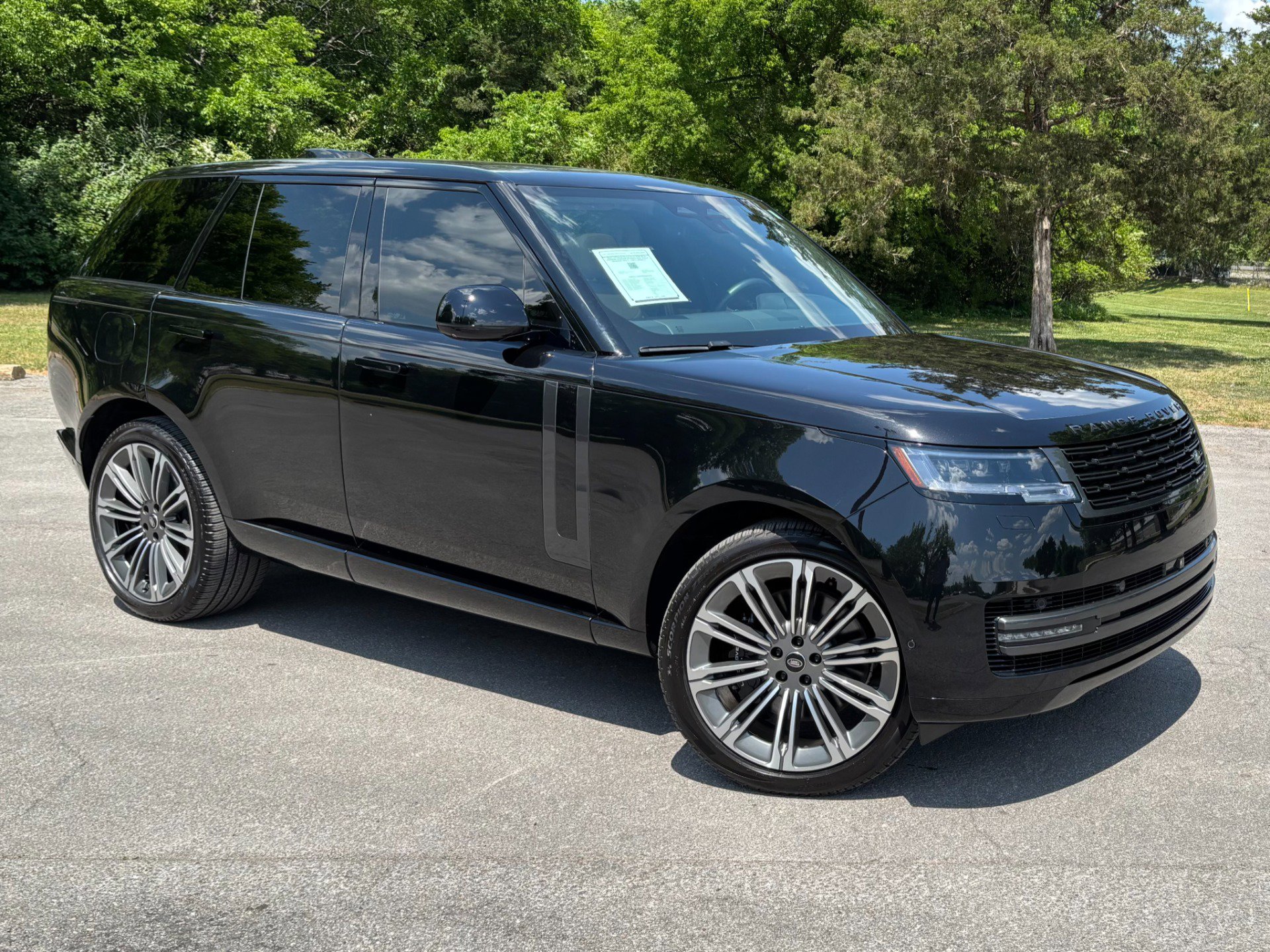 Used 2024 Land Rover Range Rover SE AWD/4WD image 1