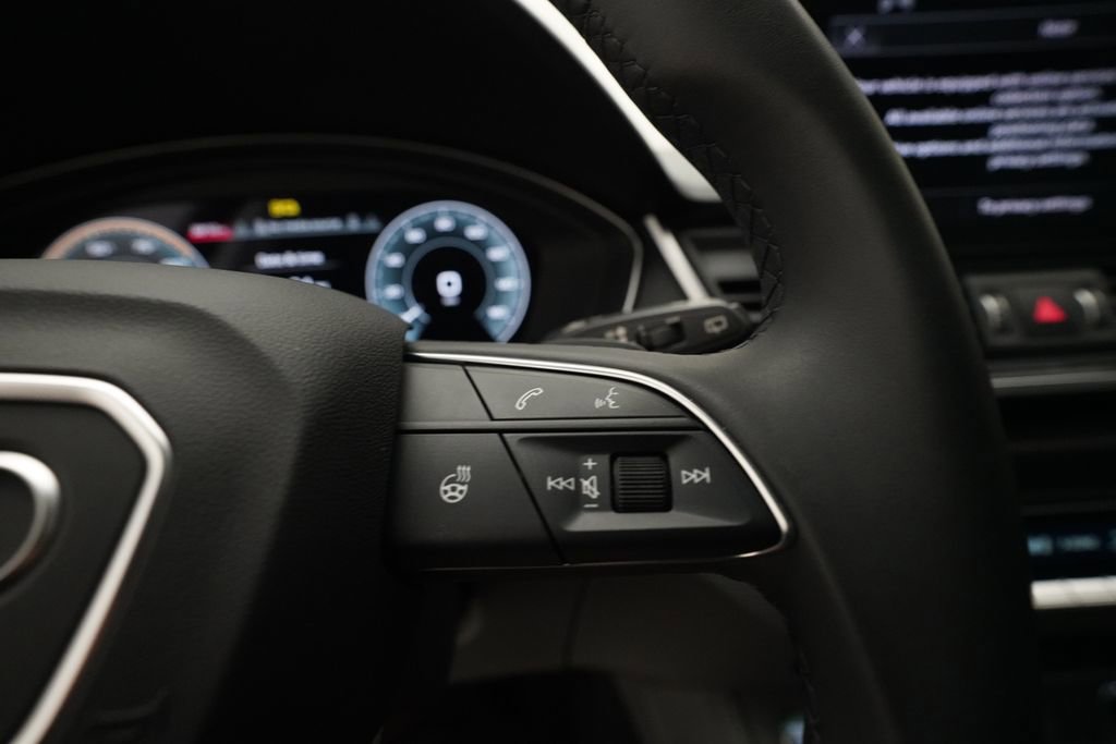 Used 2024 Audi Q5 e Premium Plus w/ Premium Plus Package image 19