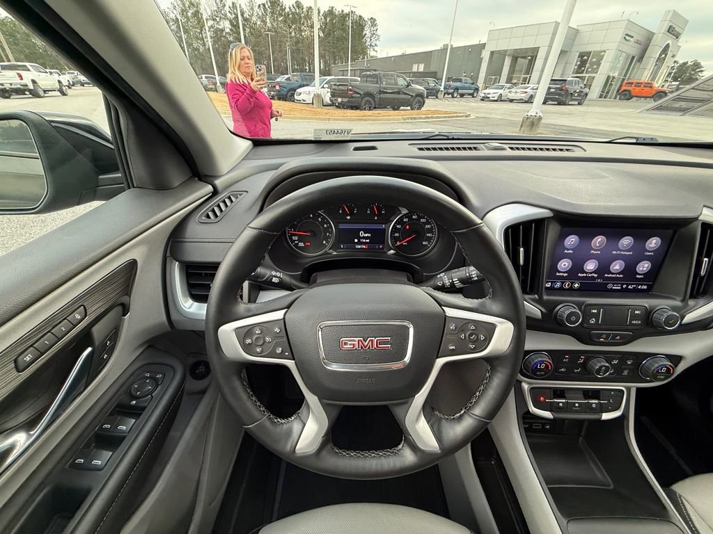 Used 2024 GMC Terrain SLT image 14