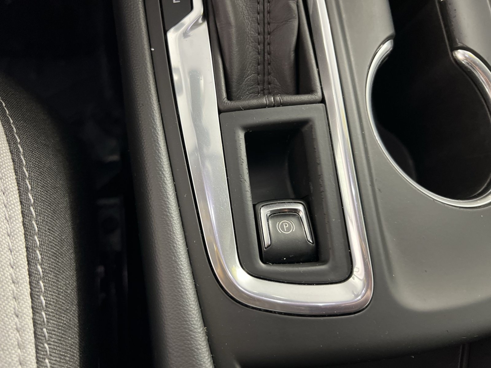 Used 2020 Chevrolet Equinox LT AWD/4WD image 32