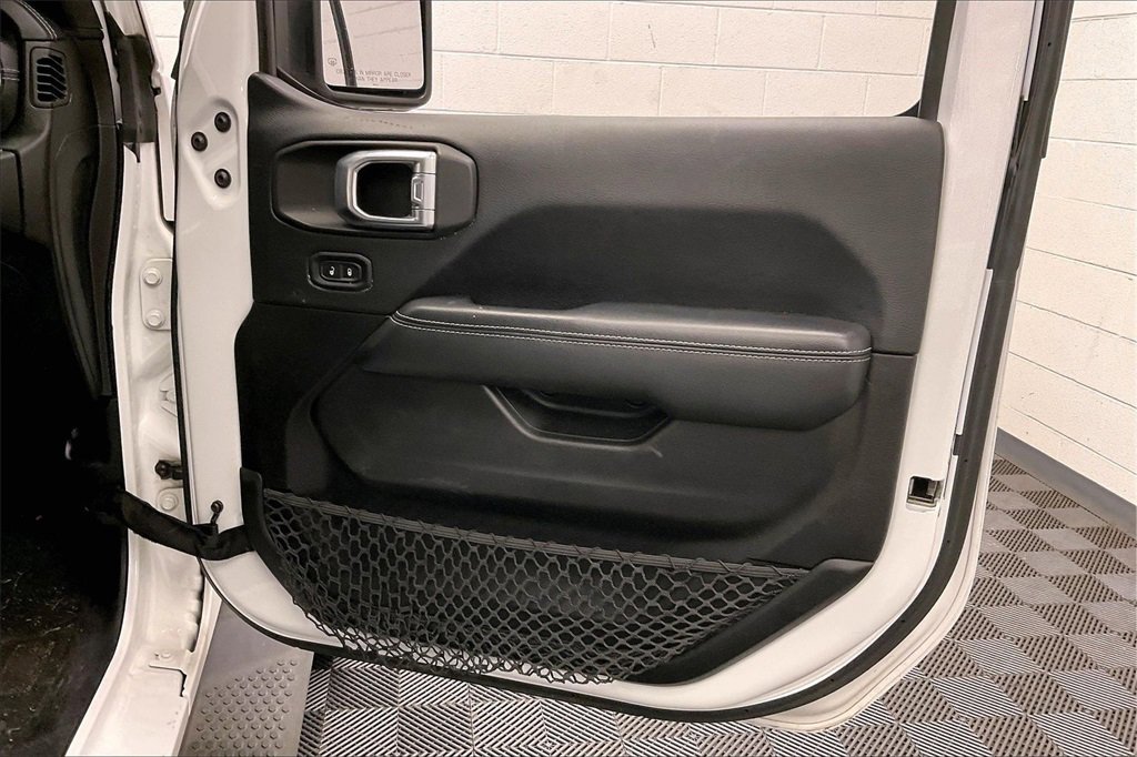 Used 2018 Jeep Wrangler Unlimited Sahara image 21