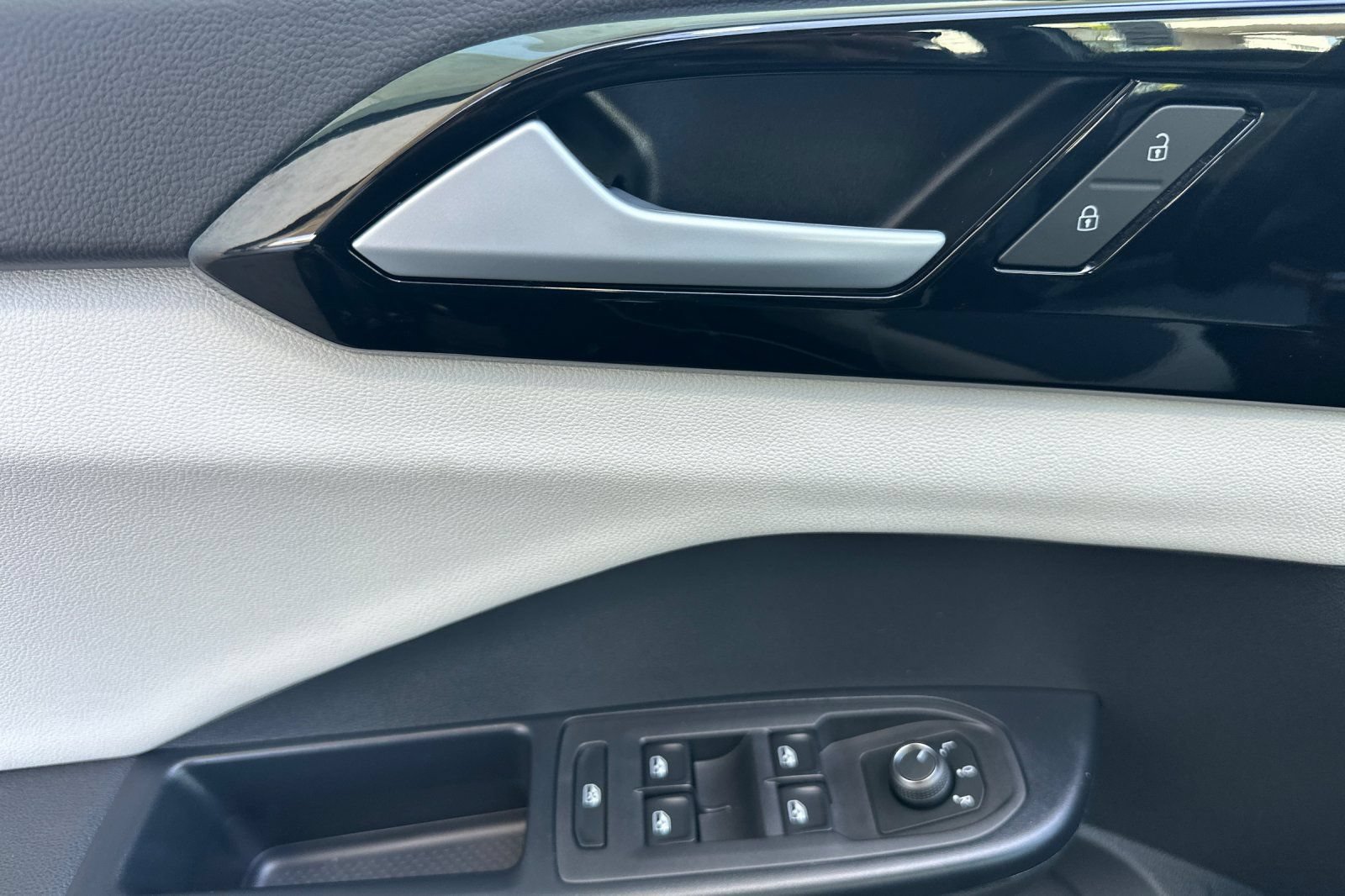 New 2026 Volkswagen Taos S FWD image 9