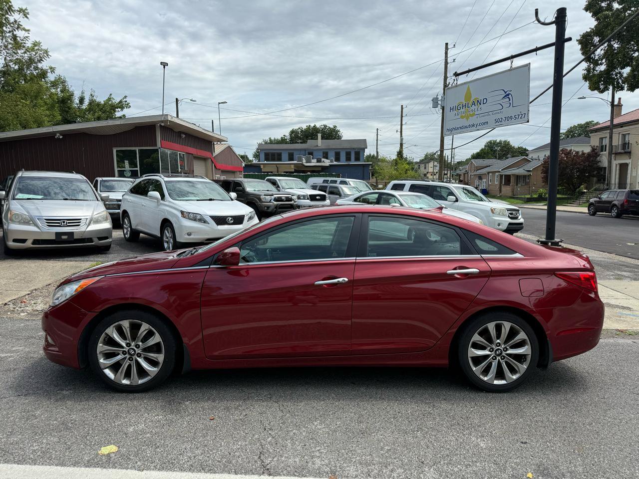Used 2011 Hyundai Sonata SE FWD image 2