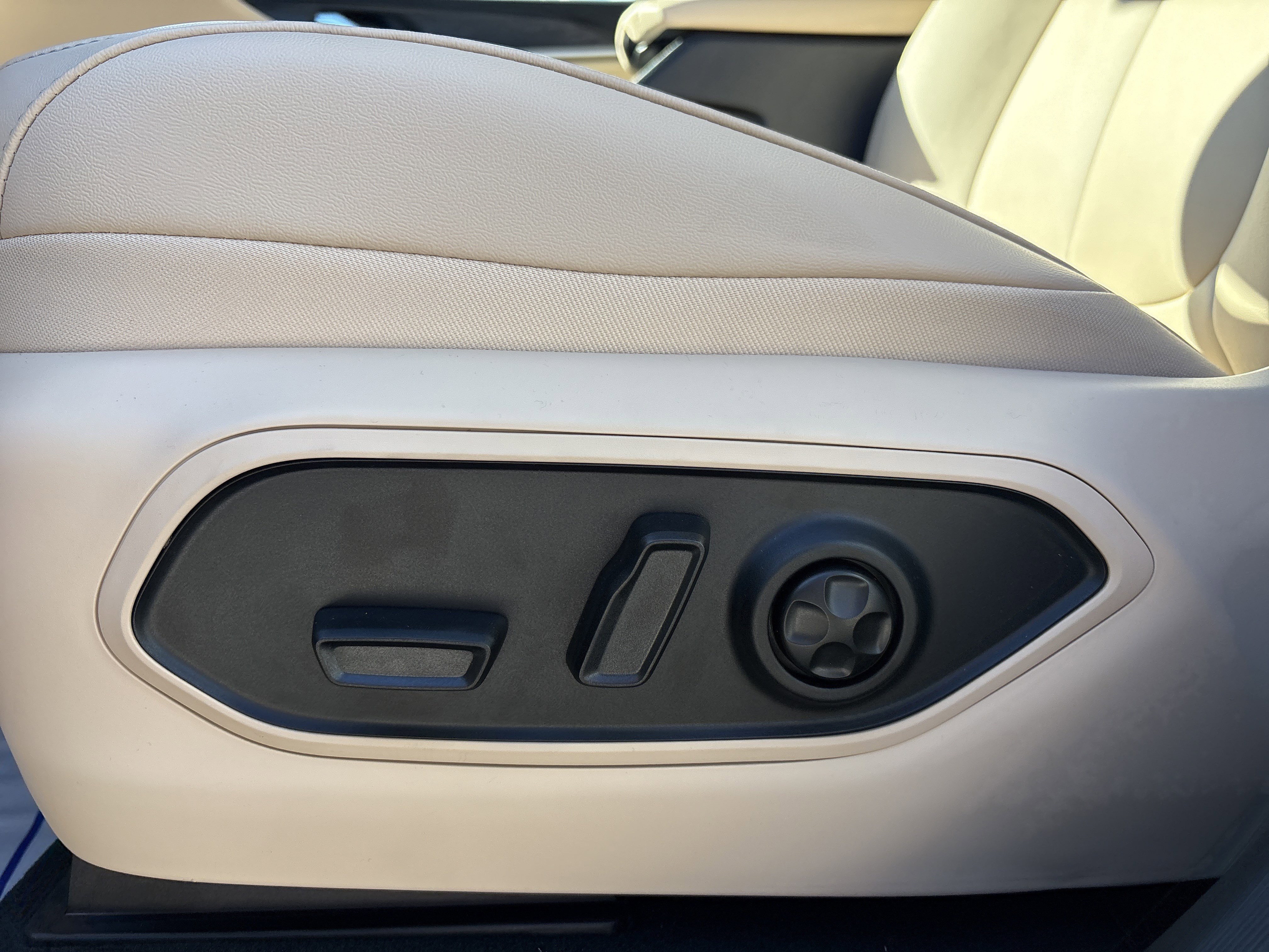 New 2025 Jeep Grand Cherokee Limited image 12