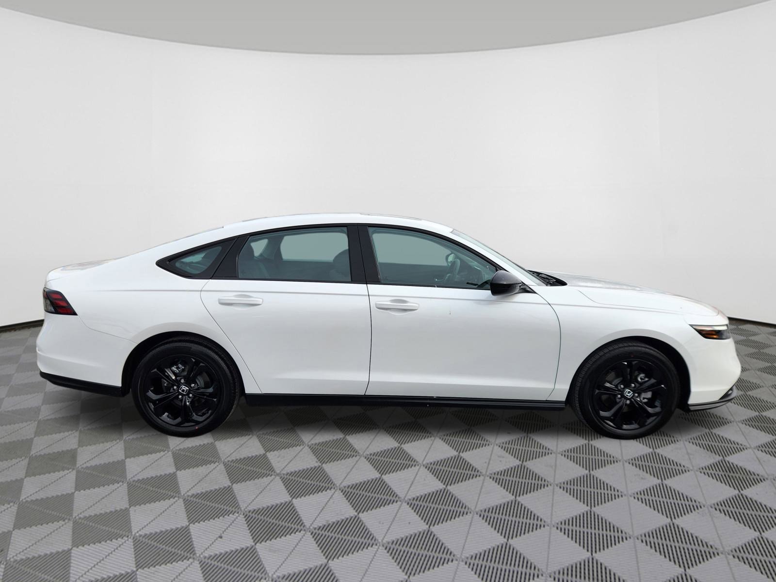 Certified 2025 Honda Accord SE image 6