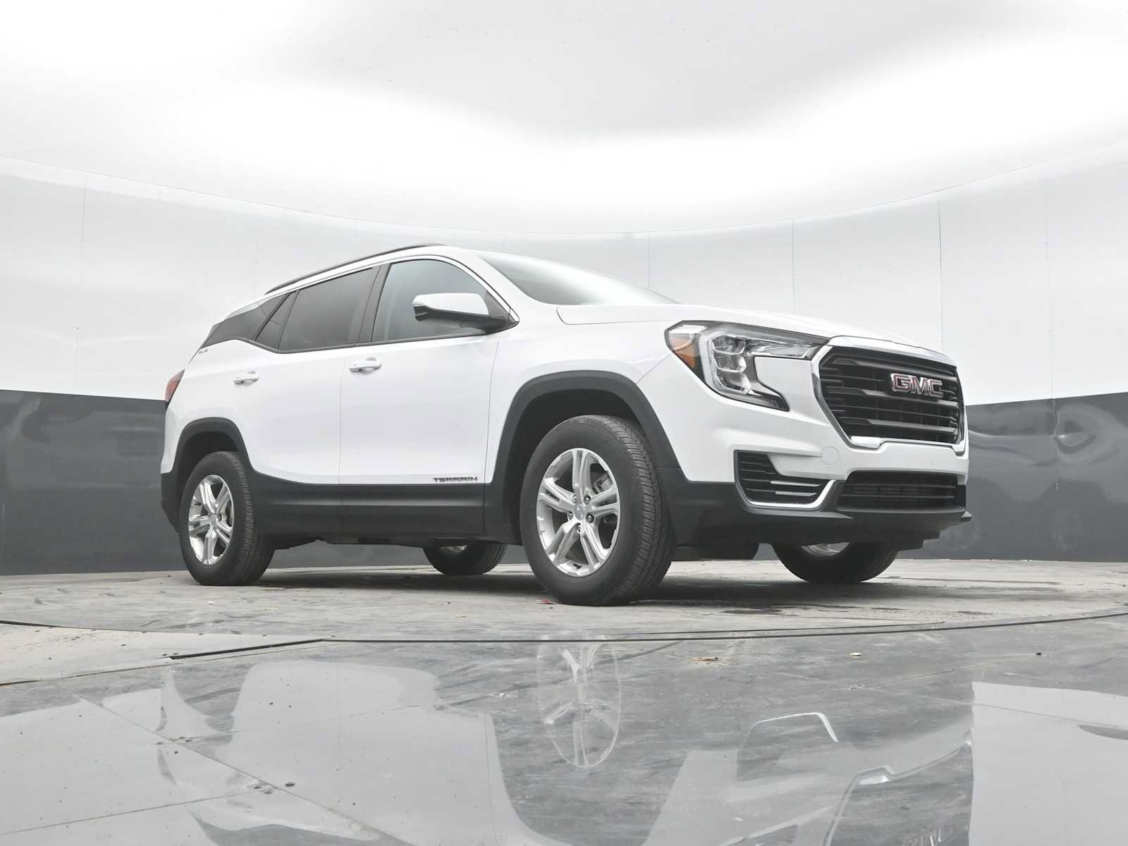 Used 2023 GMC Terrain SLE w/ Driver Convenience Package AWD/4WD image 28