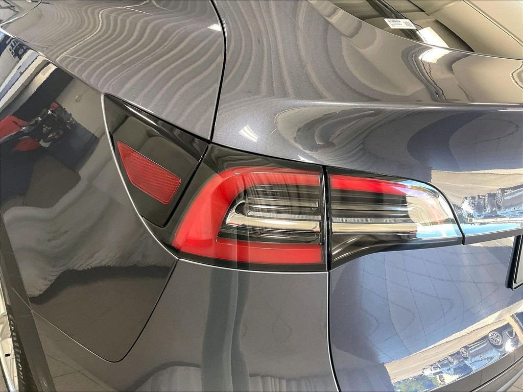 Used 2021 Tesla Model Y Long Range AWD/4WD image 34