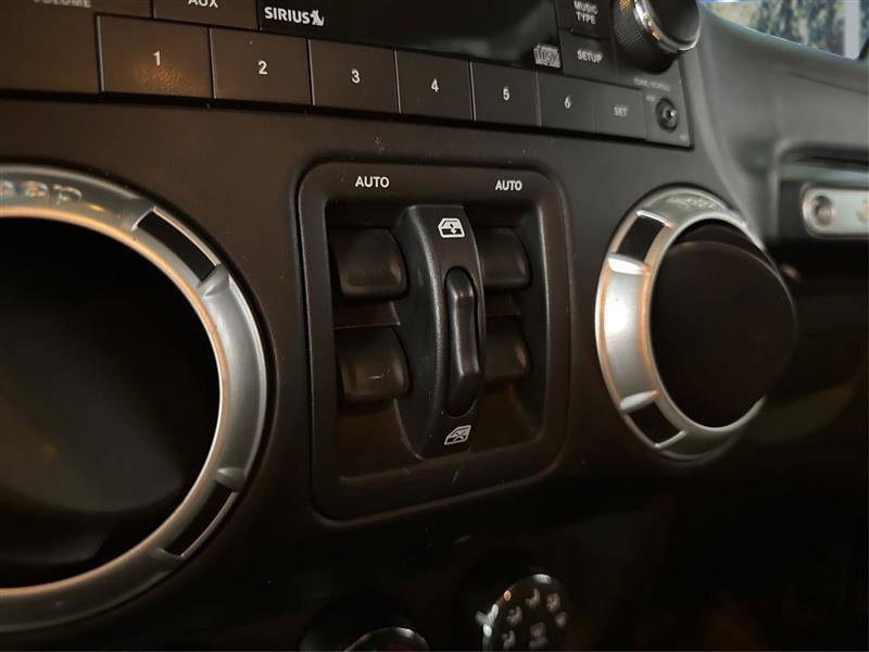 Used 2017 Jeep Wrangler Unlimited Rubicon w/ Max Tow Package image 26