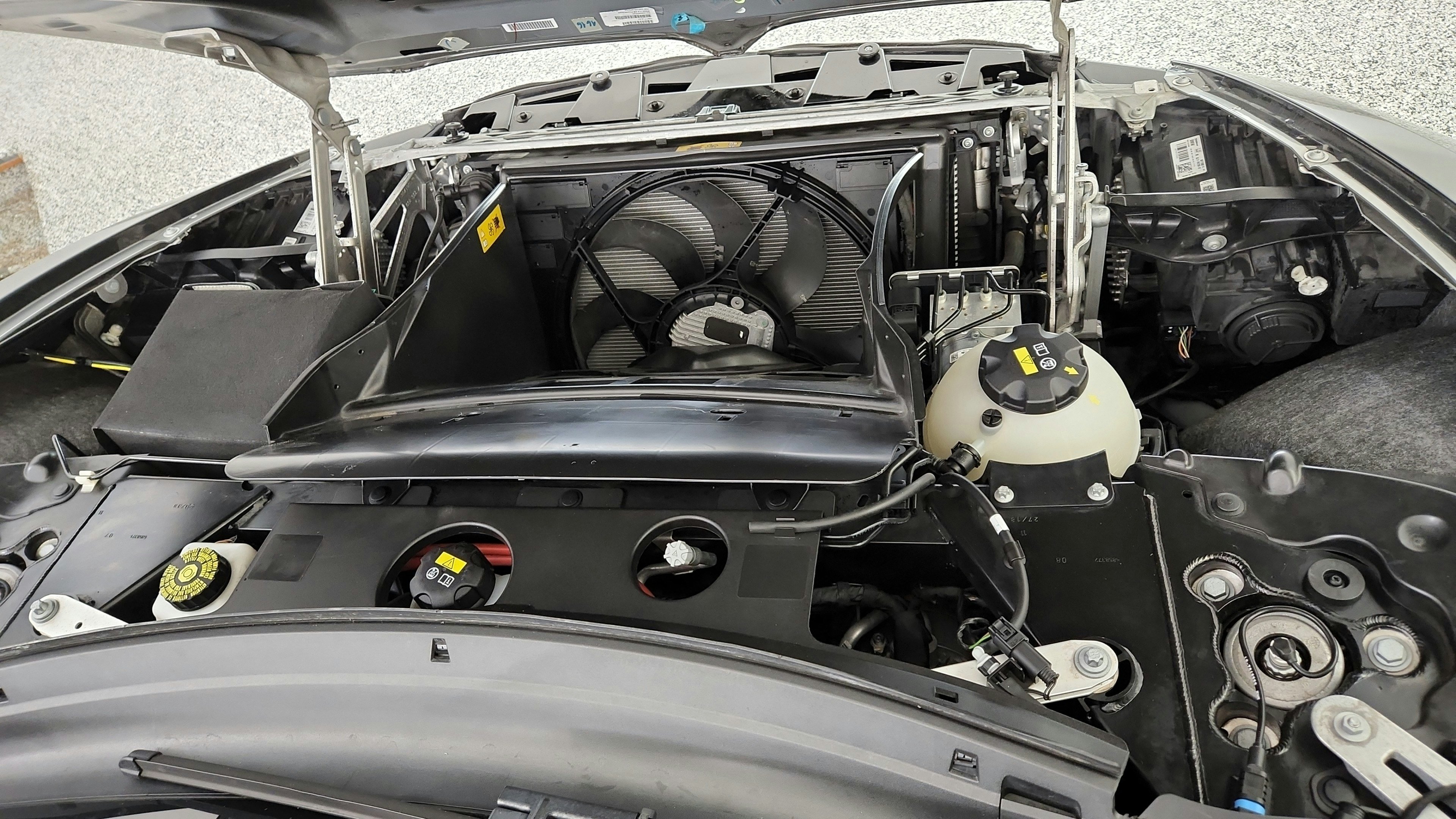 Used 2019 BMW i8 Roadster AWD/4WD image 23