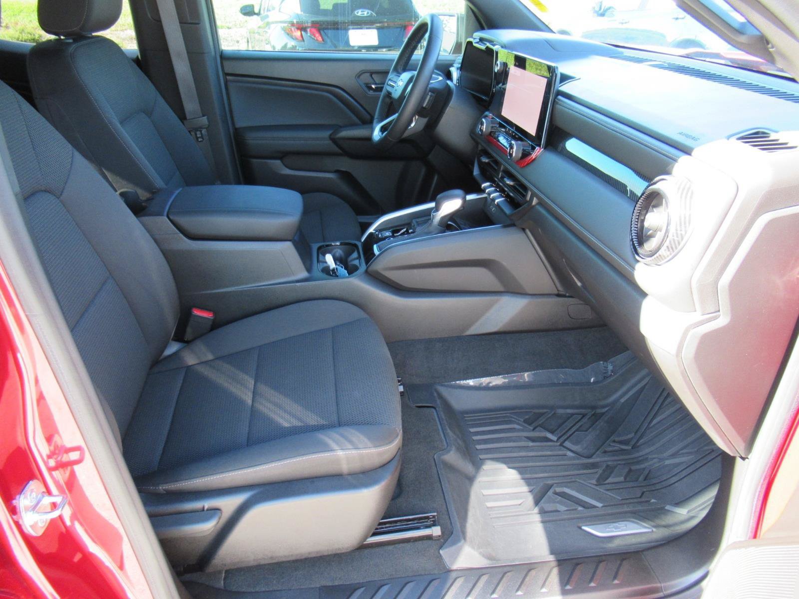 Used 2024 Chevrolet Colorado LT w/ LT Convenience Package RWD image 11