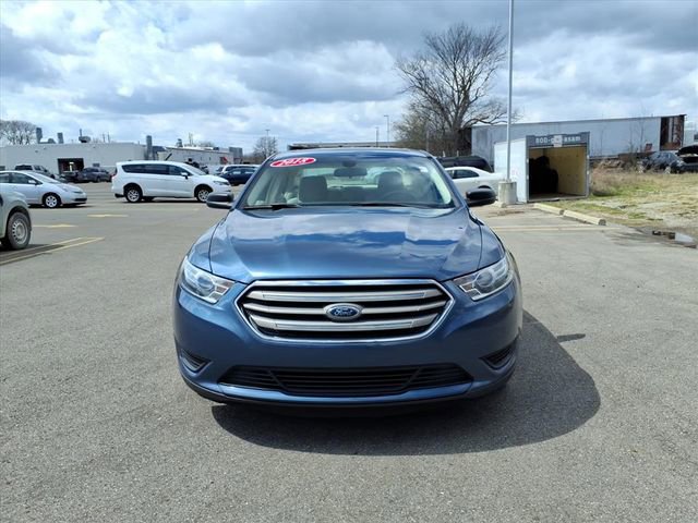 Used 2018 Ford Taurus SE image 2