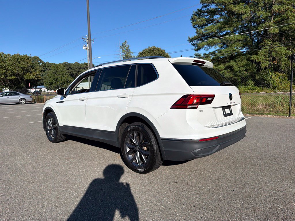 Used 2023 Volkswagen Tiguan SE w/ Panoramic Sunroof Package FWD image 7