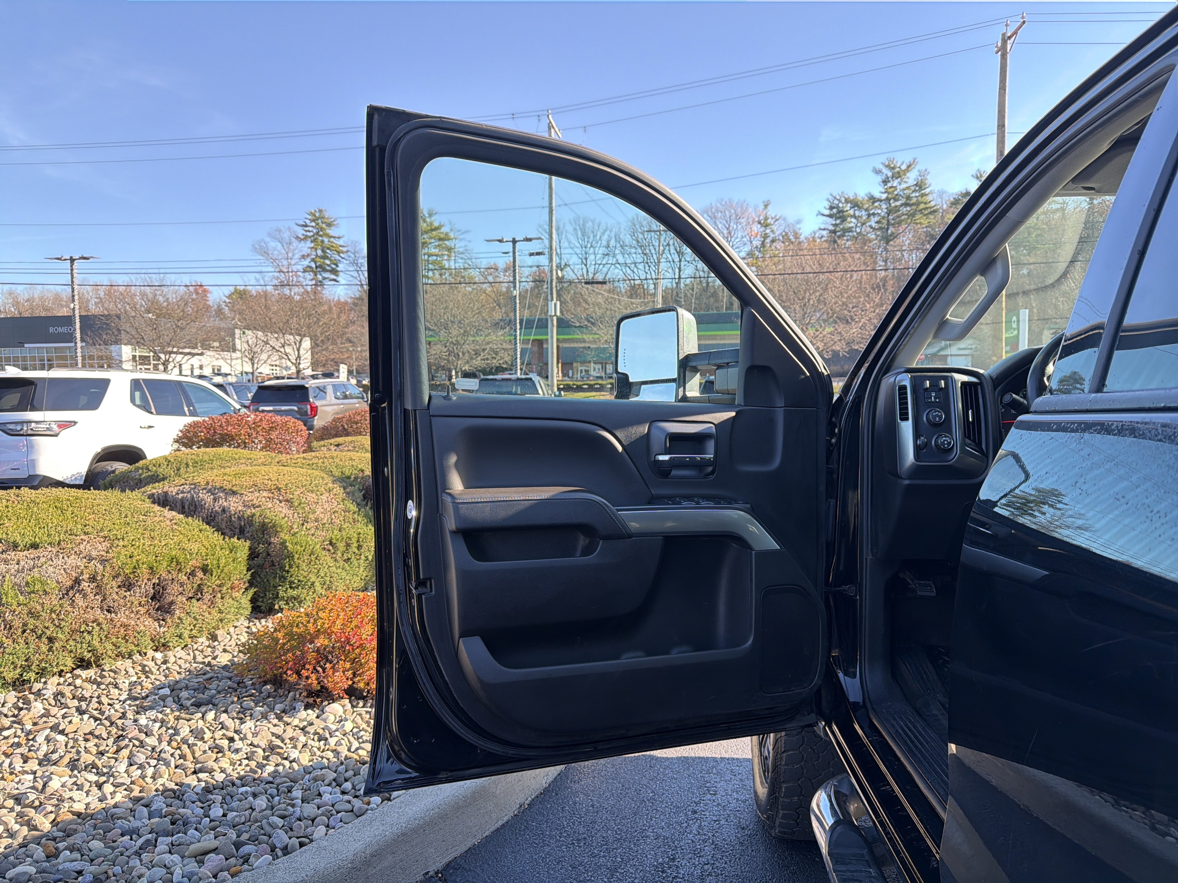 Used 2017 Chevrolet Silverado 2500 LT w/ Texas Edition image 9