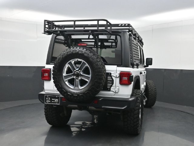 Used 2018 Jeep Wrangler Unlimited Sahara AWD/4WD image 3