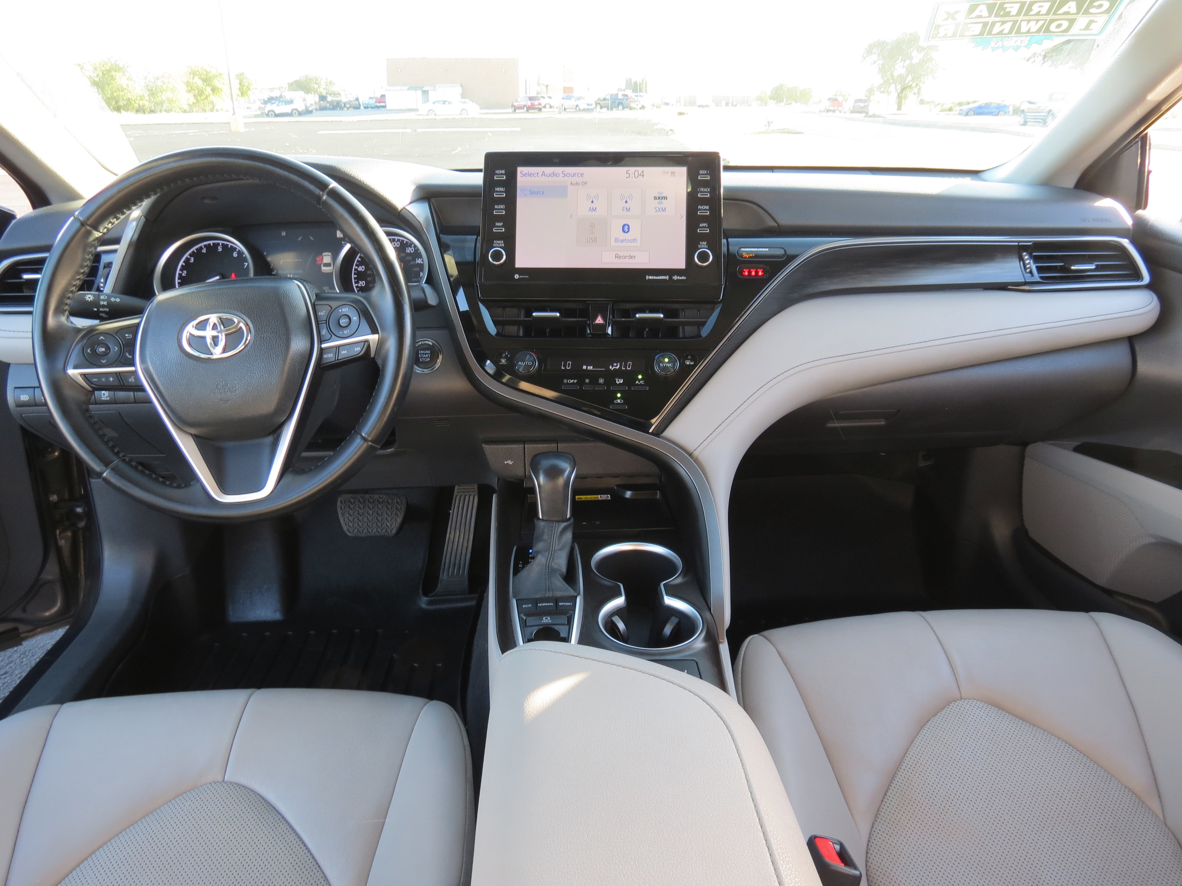 Used 2022 Toyota Camry XLE image 8