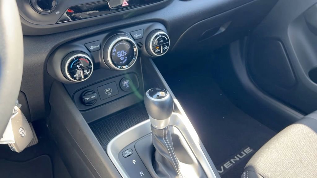 Certified 2021 Hyundai Venue SEL image 29