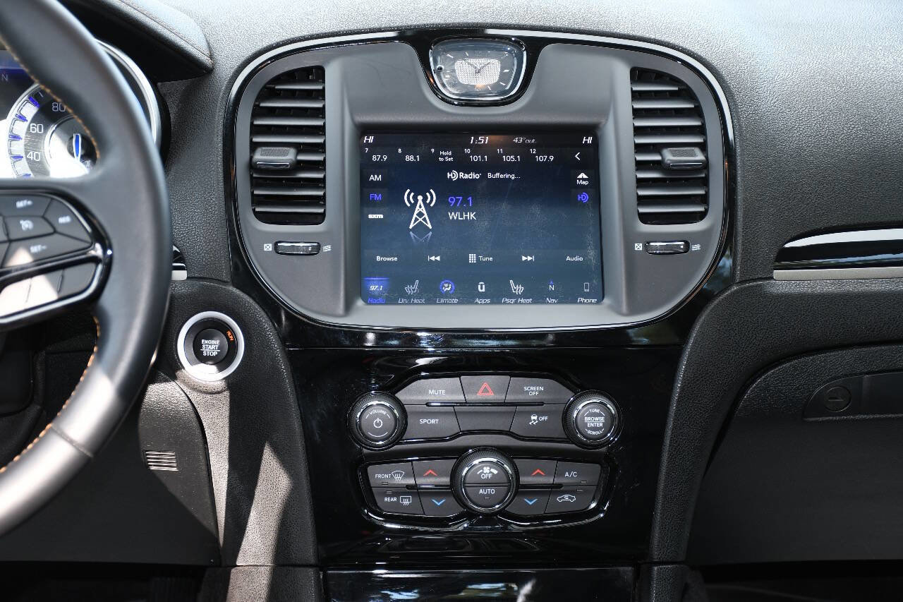 Used 2018 Chrysler 300 S w/ 300S Alloy Package image 27