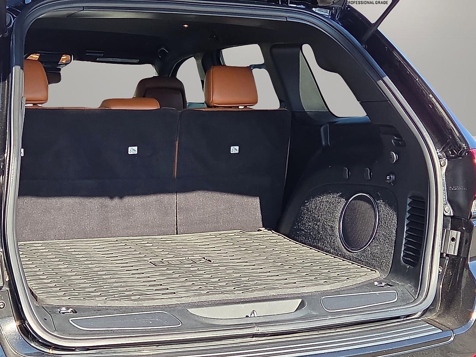 Used 2018 Jeep Grand Cherokee SRT w/ Trailer Tow Group IV image 9