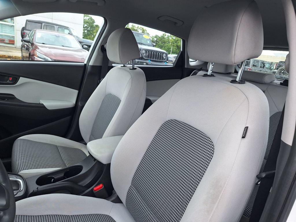 Used 2023 Hyundai Kona SE w/ Cargo Package FWD image 11