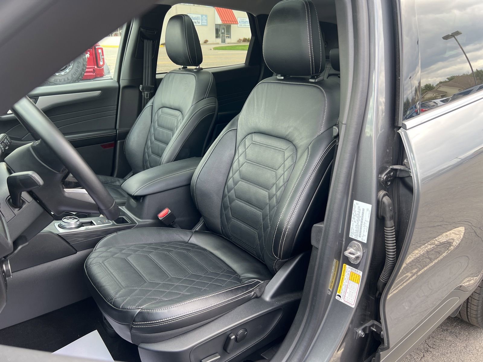 Used 2024 Ford Escape Platinum w/ Premium Technology Package image 20