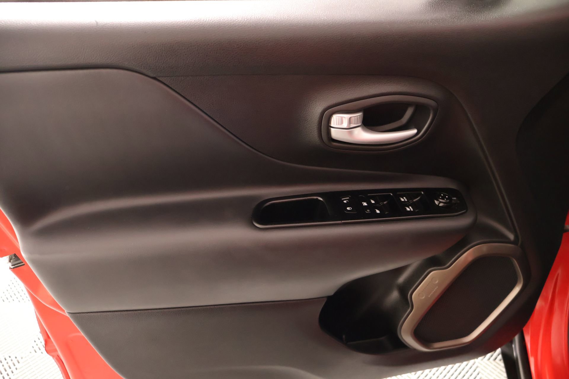 Used 2023 Jeep Renegade Latitude AWD/4WD image 16
